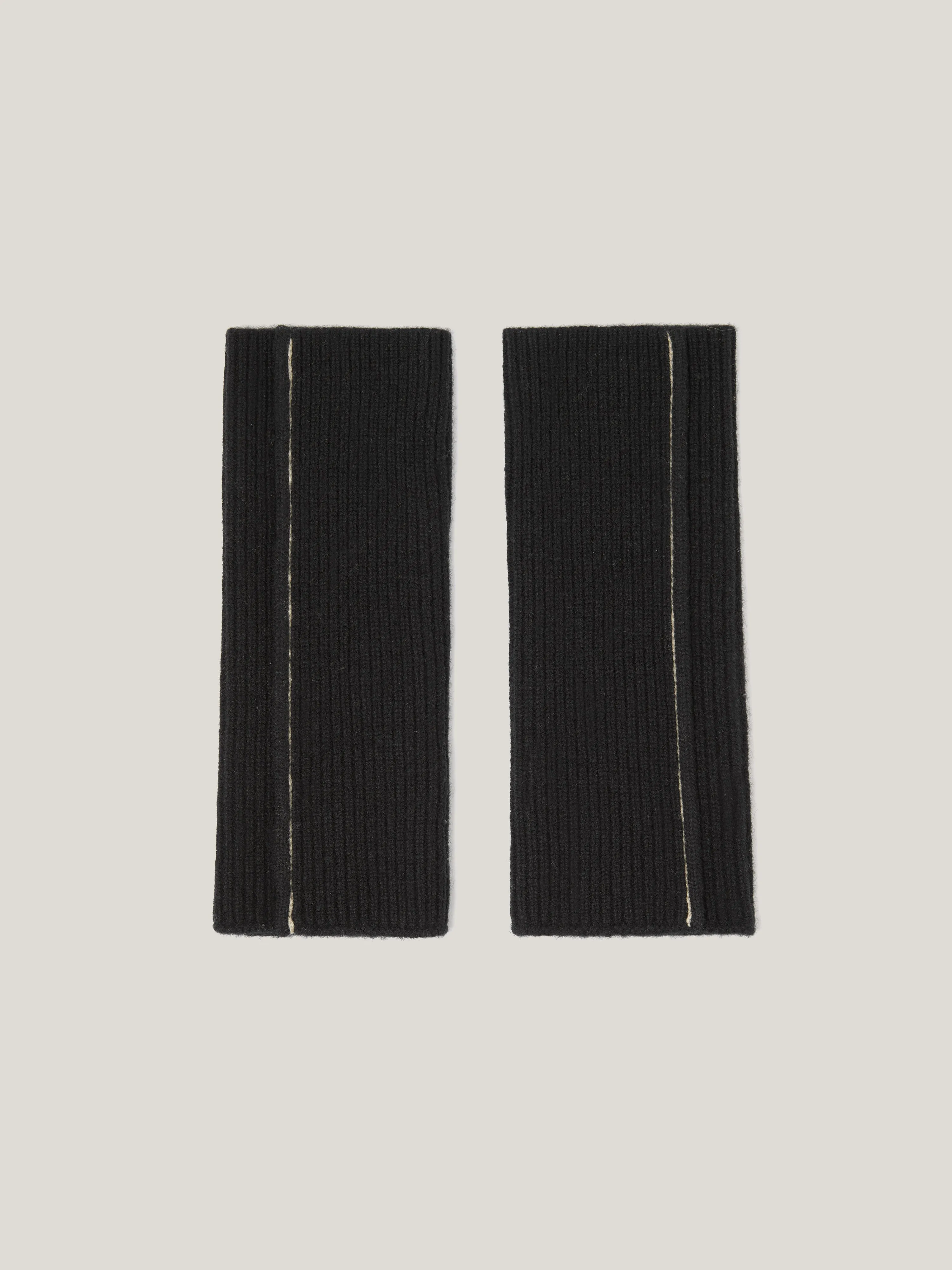 Contrast Stitch Mitten | Black